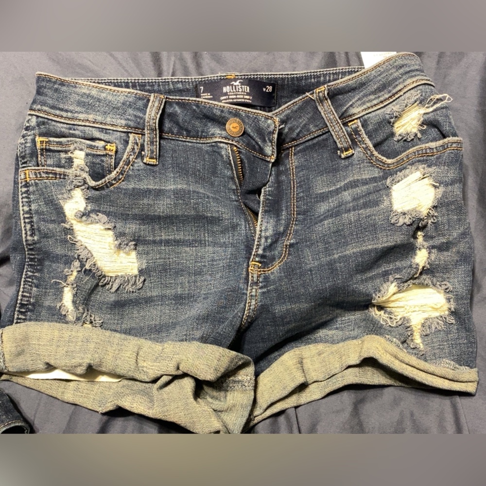 Hollister Curvy High-Rise shorts